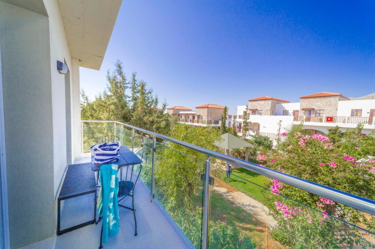 Amaryllis Front Beach Hotel 라도스 외부 사진
