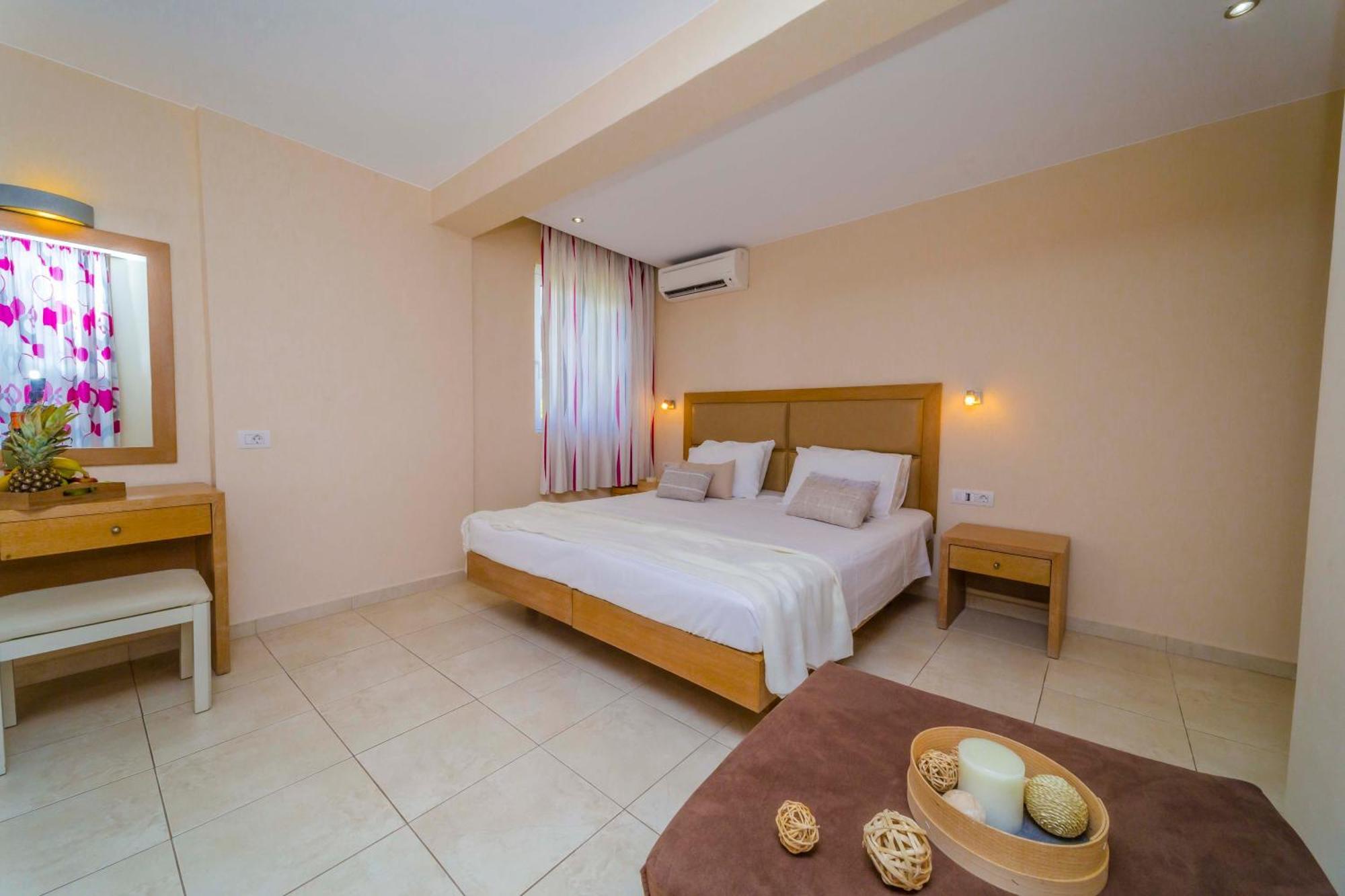 Amaryllis Front Beach Hotel 라도스 외부 사진