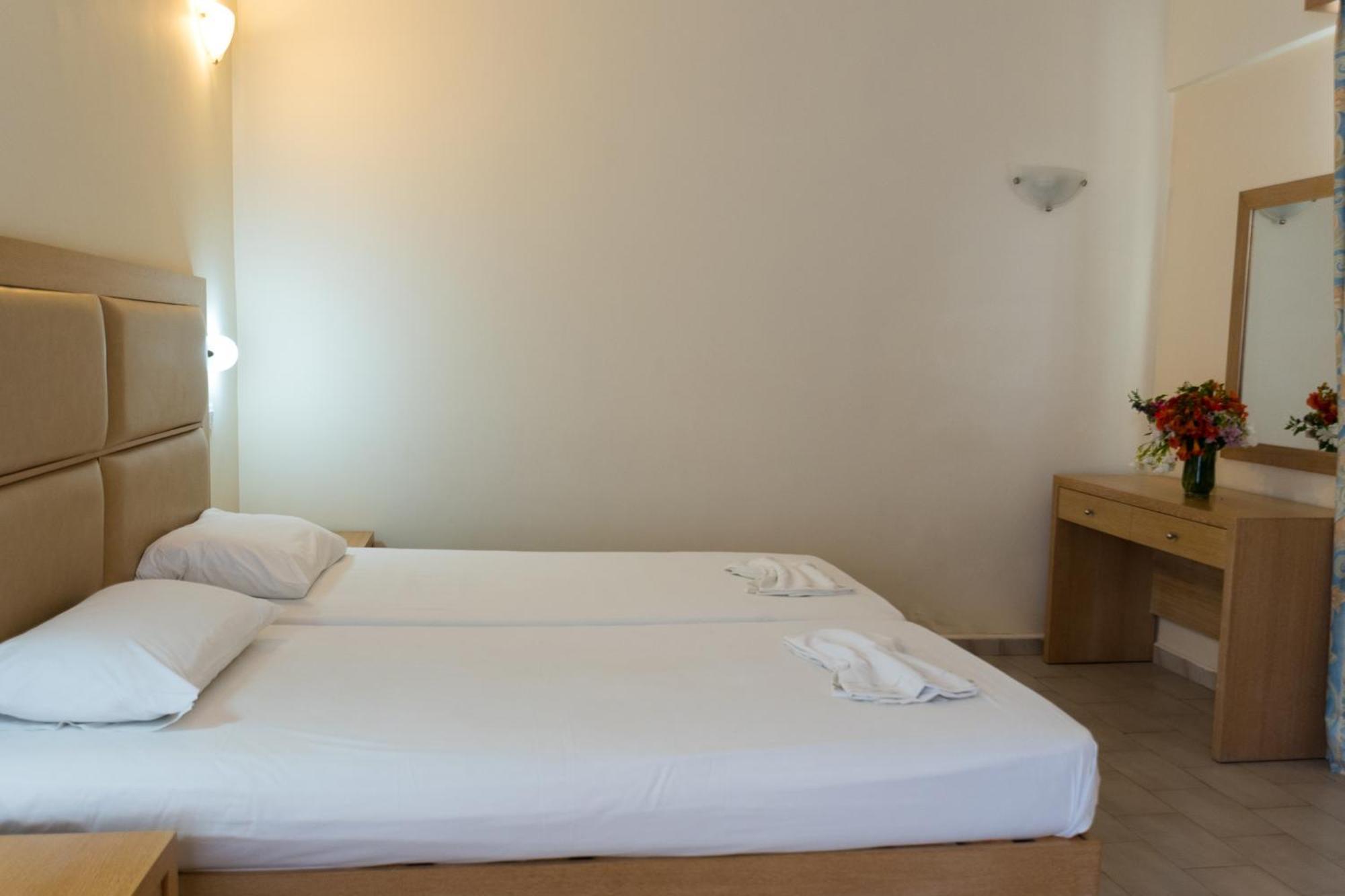 Amaryllis Front Beach Hotel 라도스 외부 사진